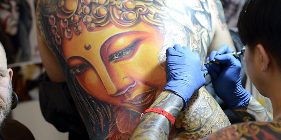 Diese 3D-Tattoos wirken SO realistisch! Diese 3D-Tattoos wirken SO realistisch!