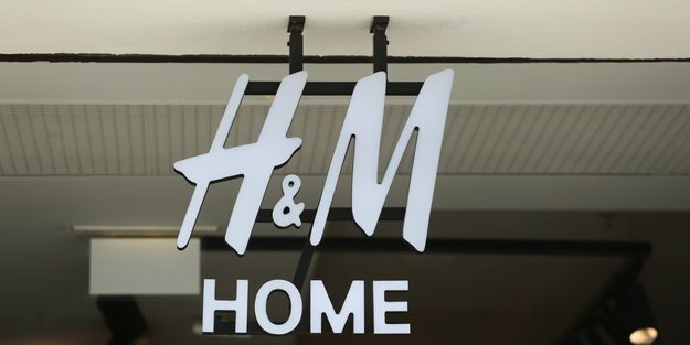 Diese Standleuchte von H&M Home ist der perfekte Hingucker für deinen Garten