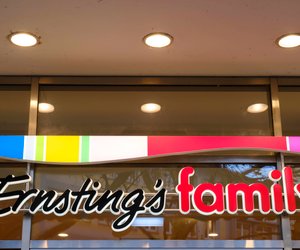 Frisch in den Frühling mit deinem neuen Look: Der angesagte Leinen-Blouson von Ernsting's family