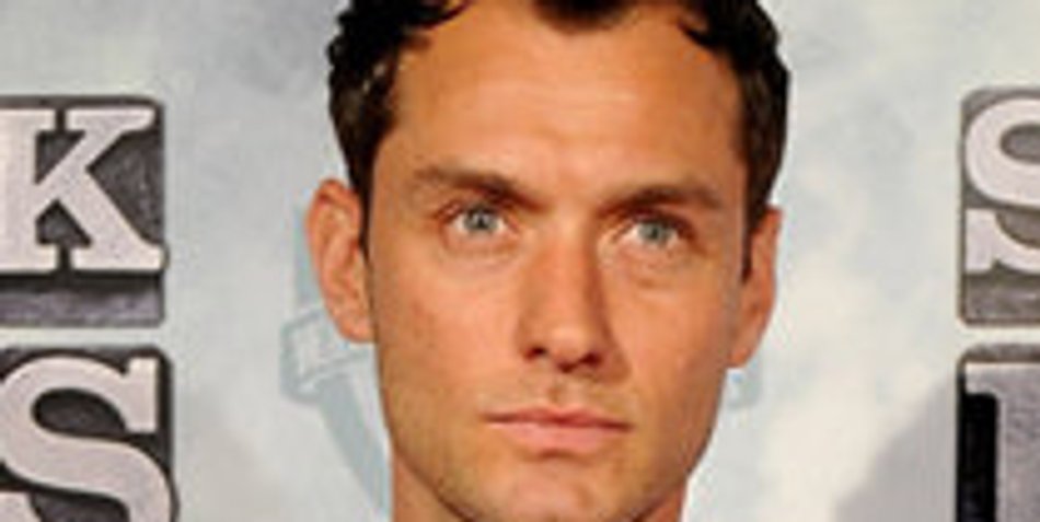 Jude Law feuert Sohn beim Fußball an Jude Law feuert Sohn beim Fußball an