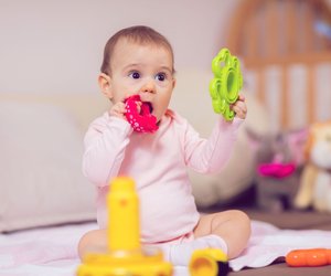Orale Phase: Wenn dein Baby plötzlich alles in den Mund nimmt