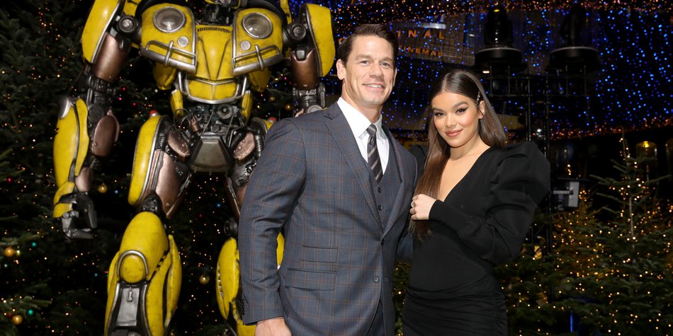Hailee Steinfeld & John Cena im Interview Hailee Steinfeld & John Cena im Interview