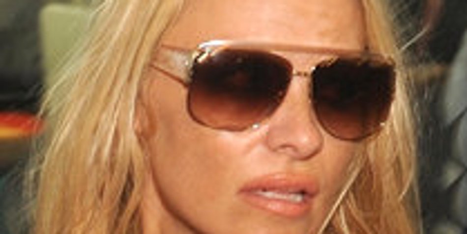 Pamela Anderson hat schon wieder Steuerschulden Pamela Anderson hat schon wieder Steuerschulden