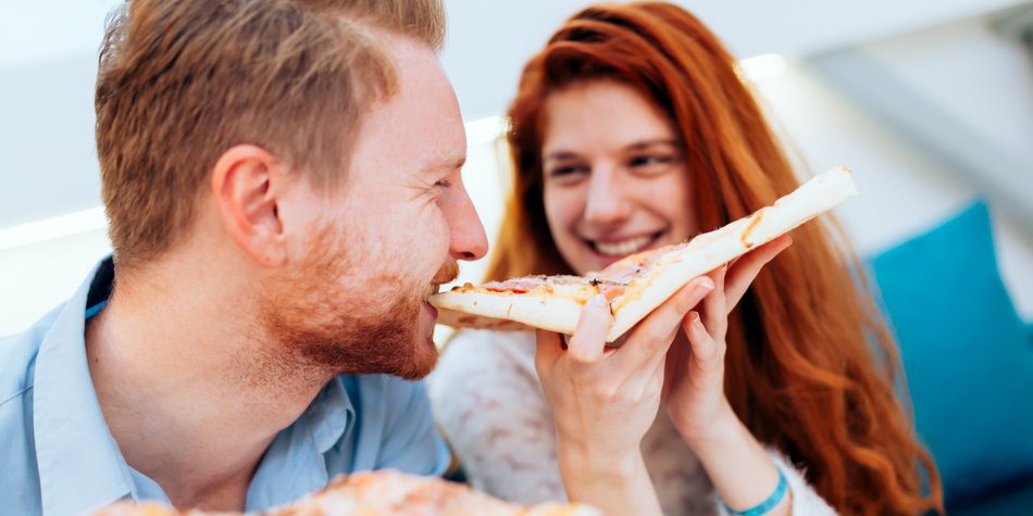 Wer mit seinem Partner zusammenzieht, wird dicker Wer mit seinem Partner zusammenzieht, wird dicker