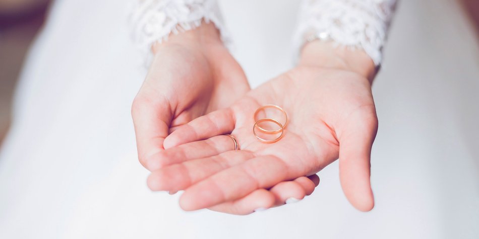 Ehepartner verraten: Das hätten sie vor der Hochzeit gerne noch getan! Ehepartner verraten: Das hätten sie vor der Hochzeit gerne noch getan!