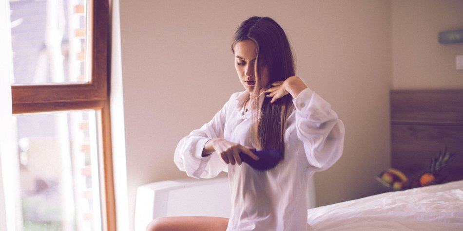 Diese 7 Fehler machen wir beim Haare Kämmen alle – so kannst du sie vermeiden Diese 7 Fehler machen wir beim Haare Kämmen alle – so kannst du sie vermeiden
