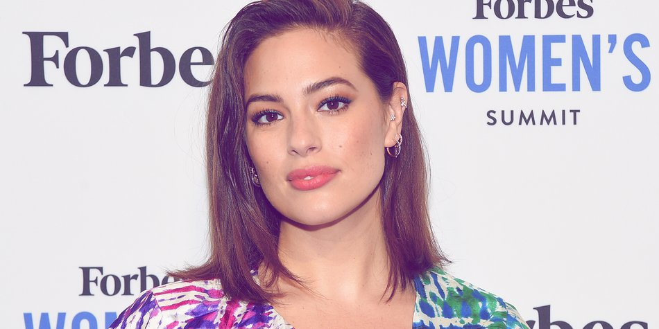 Schwangere Ashley Graham zeigt ihre Dehnungsstreifen Schwangere Ashley Graham zeigt ihre Dehnungsstreifen