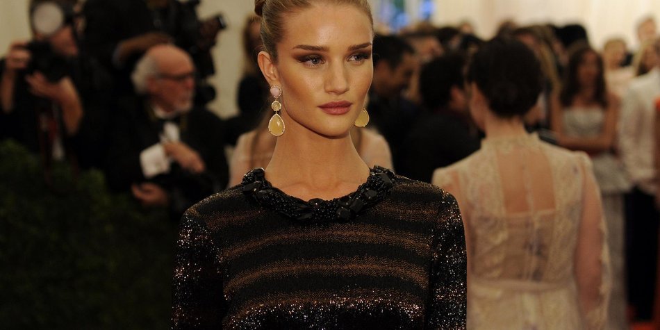 Rosie Huntington-Whiteley steht auf Vintage Rosie Huntington-Whiteley steht auf Vintage