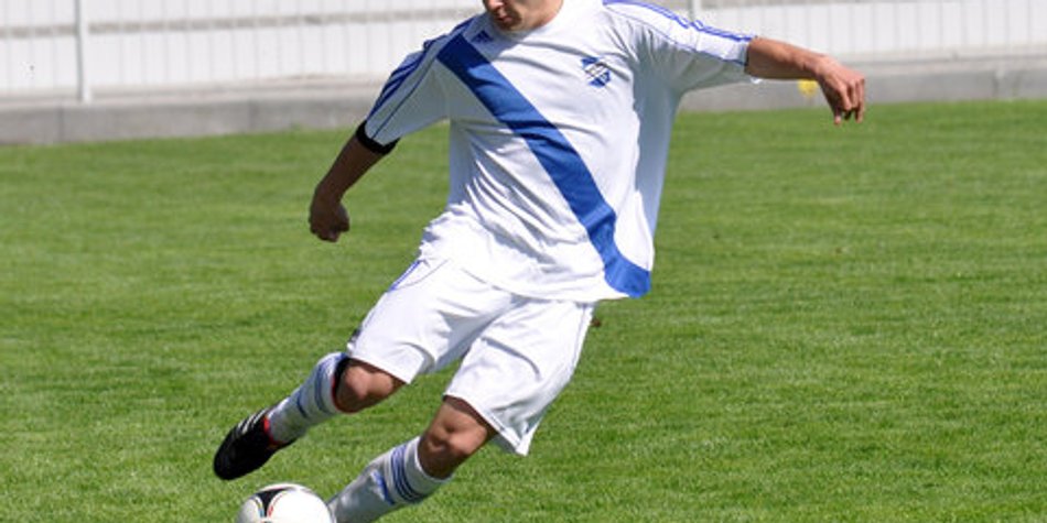 Sollen wir mit euch Fußball gucken? Sollen wir mit euch Fußball gucken?