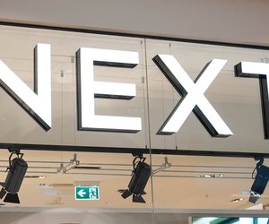 Neu entdeckt bei Next: Die kuschelige Teddy-Fleecejacke mit coolem Leo-Print