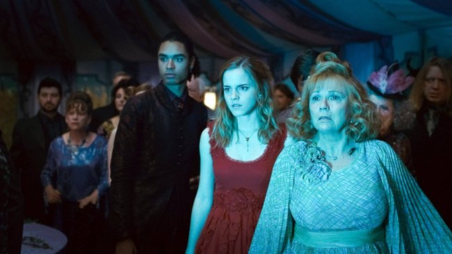 Hermine Granger in ihrem roten Kleid Hermine Granger in ihrem roten Kleid