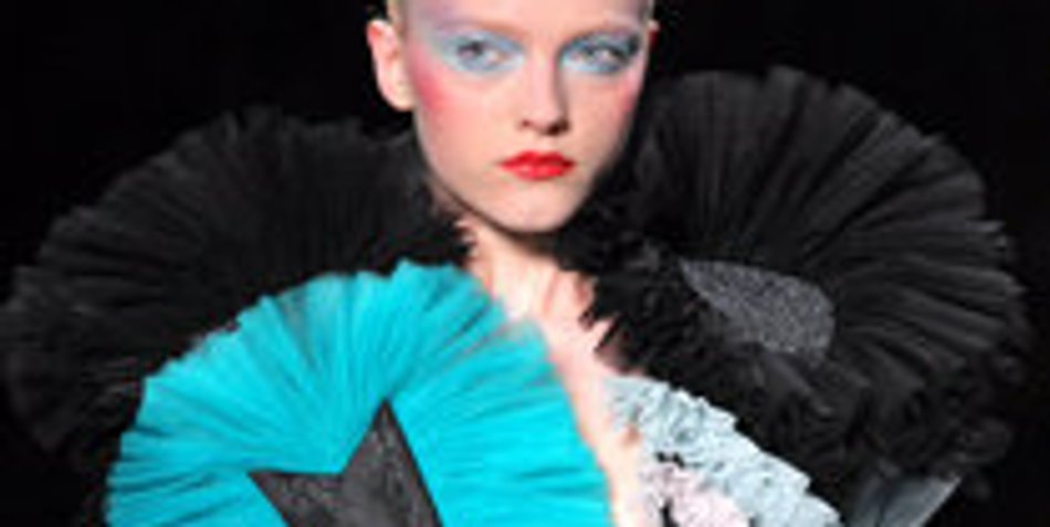 Fashion Week Paris: Tüll erschafft Wunderwerke bei Victor & Rolf Fashion Week Paris: Tüll erschafft Wunderwerke bei Victor & Rolf