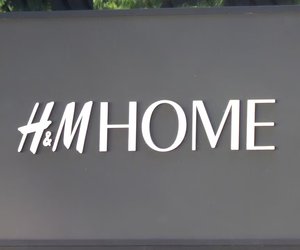 Diesen Metallblumenkasten von H&M Home für den Balkon lieben alle
