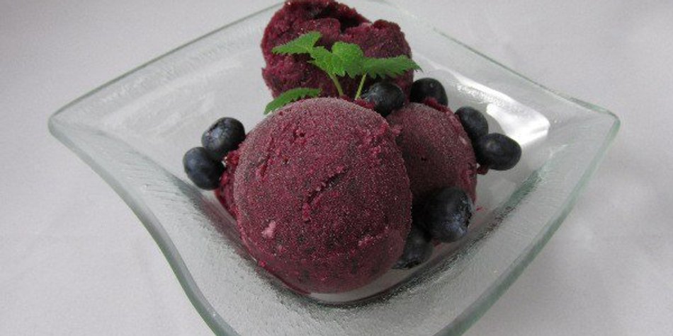 Selbstgemachtes Eis mit Johannisbrotkernmehl herstellen Selbstgemachtes Eis mit Johannisbrotkernmehl herstellen