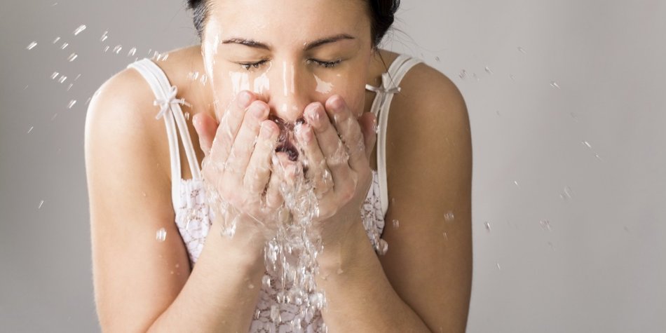 Warum Gesichtswasser ohne Alkohol ein Muss ist Warum Gesichtswasser ohne Alkohol ein Muss ist