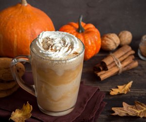 Unter 3 Euro bei Amazon: Mit diesem Sirup machst du leckeren Pumpkin Spice Latte ganz einfach zu Hause