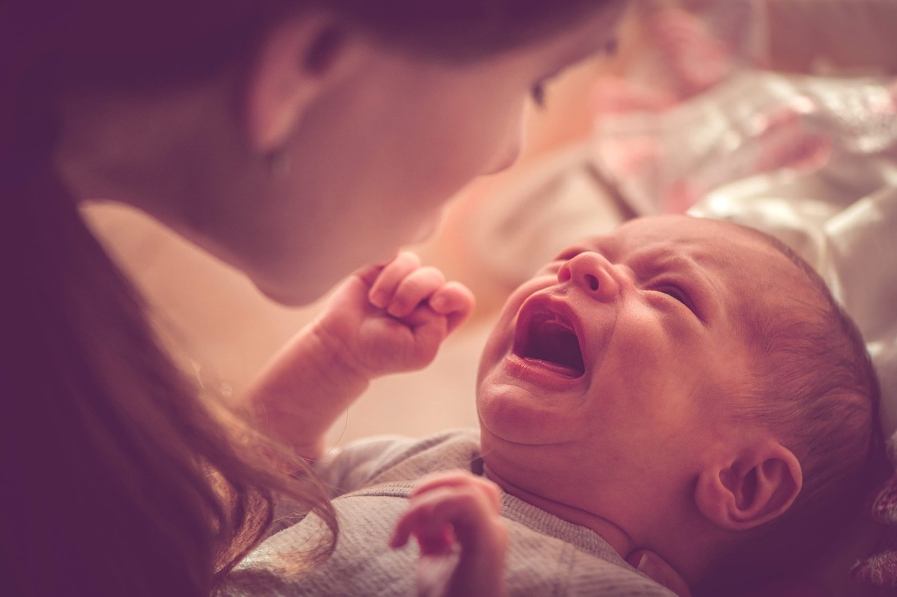 Schreibaby was tun Ursachen und Hilfe für Eltern