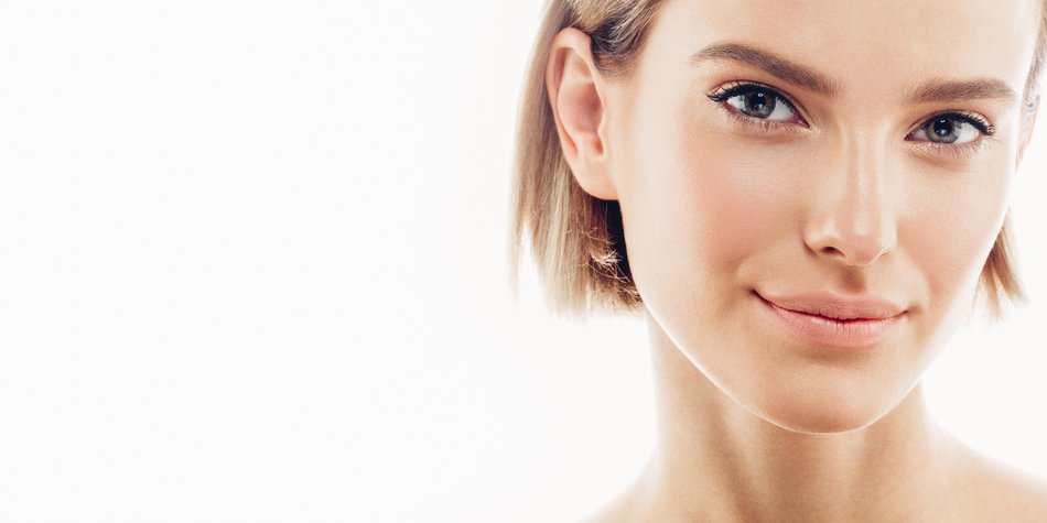 Vergiss Bronzer! Dewy Skin ist der Make-up-Trend! Vergiss Bronzer! Dewy Skin ist der Make-up-Trend!