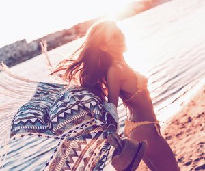 Pareo binden: 5 Varianten, wie du das Strandtuch stylish tragen kannst