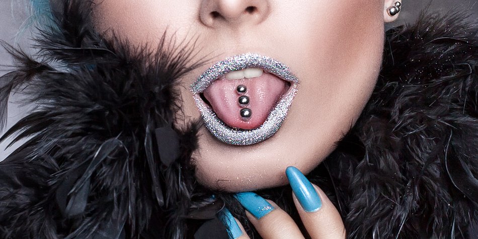 Neuer Instagram-Trend: Glitzer auf der Zunge! Neuer Instagram-Trend: Glitzer auf der Zunge!