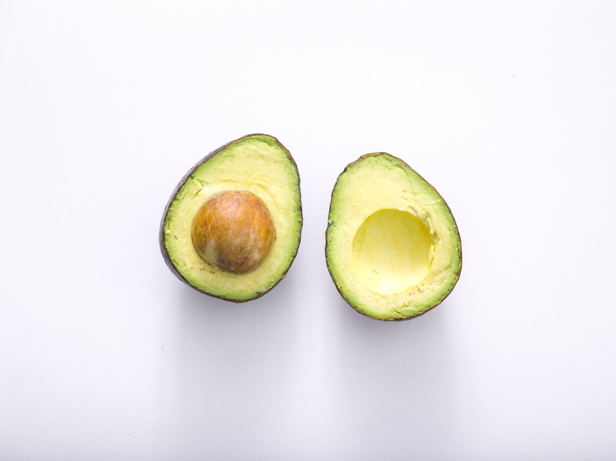 Kalorien in Avocados: Aufgeschnittene Avocado Kalorien in Avocados: Aufgeschnittene Avocado