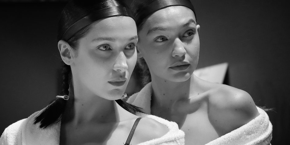 Gigi und Bella Hadid posieren nackt Gigi und Bella Hadid posieren nackt