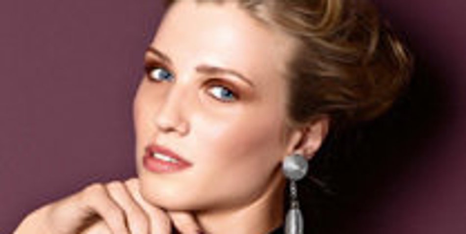 Elegante Outfits in Lila und Schwarz Elegante Outfits in Lila und Schwarz