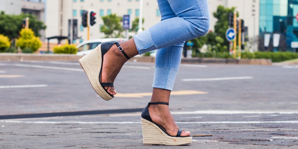 Was sind Wedges? So stylt man die Trendsandale Was sind Wedges? So stylt man die Trendsandale