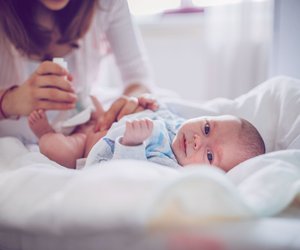 Nabelbruch beim Baby: Wie gefährlich ist das?