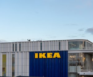 Diese Lichterkette von Ikea darf im Sommer auf keinem Balkon fehlen