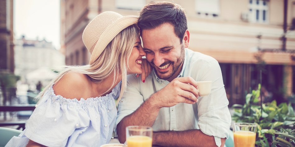 Pheromone beim Menschen: Diese Wirkung haben die Lockstoffe auf uns Pheromone beim Menschen: Diese Wirkung haben die Lockstoffe auf uns