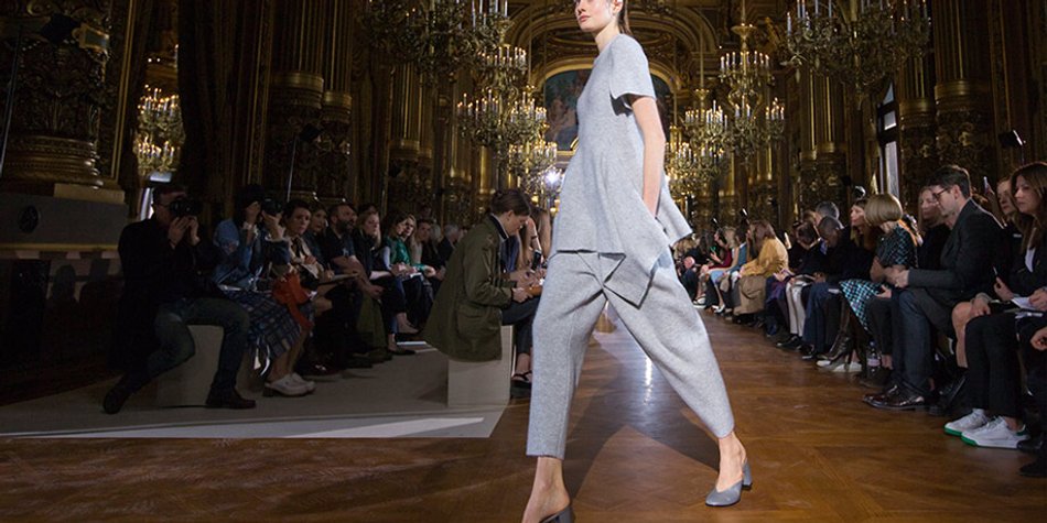 Alles in Grau: So stylen Sie das angesagte „Groutfit“ Alles in Grau: So stylen Sie das angesagte „Groutfit“