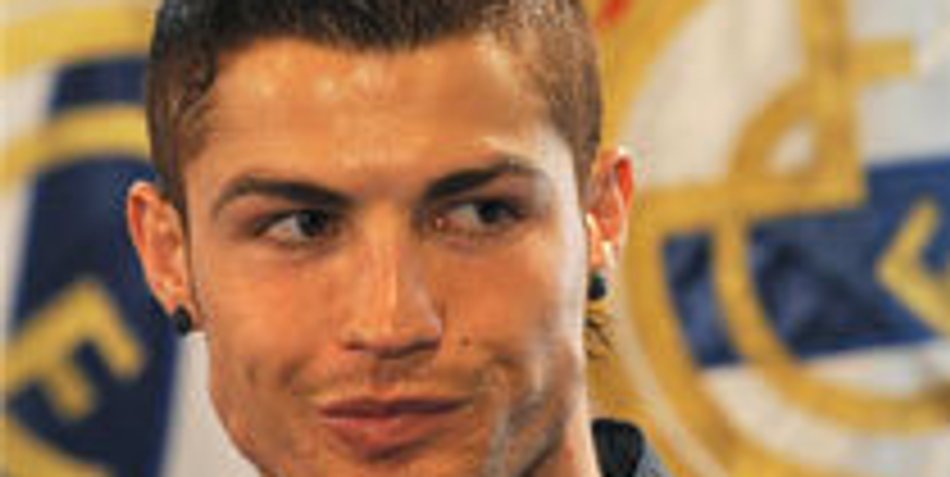 Christiano Ronaldo: Mutter seines Kindes eine Kellnerin? Christiano Ronaldo: Mutter seines Kindes eine Kellnerin?