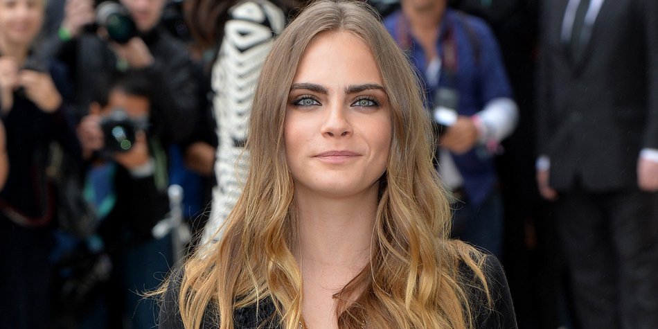 Cara Delevingne attackiert Paparazzo Cara Delevingne attackiert Paparazzo