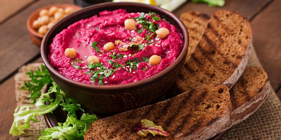 Rote-Beete-Hummus: Knallig und SO gesund! Rote-Beete-Hummus: Knallig und SO gesund!