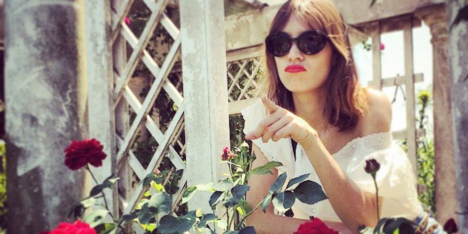 Alexa Chung: Süße Turtelei mit Alexander Skarsgard Alexa Chung: Süße Turtelei mit Alexander Skarsgard
