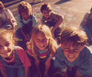 9 Schulhofspiele von früher, die dich sofort zurück in die große Pause holen