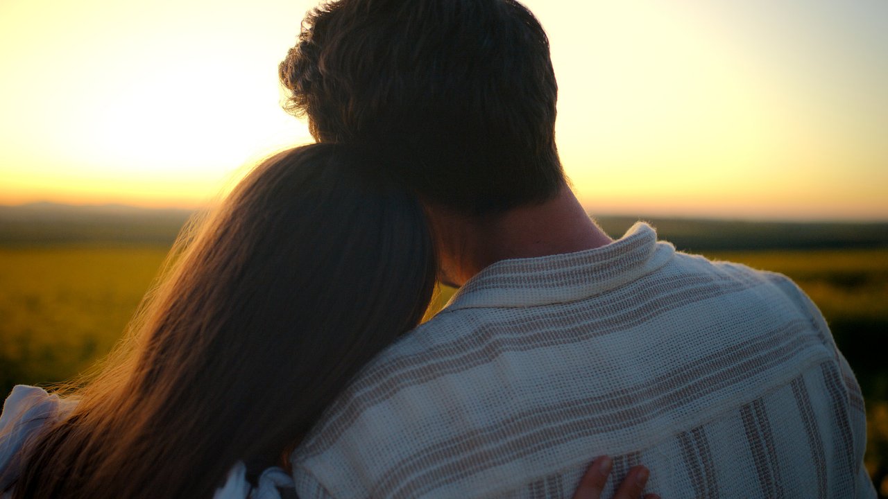 Jeder Mensch zeigt seine Liebe auf unterschiedliche Art und Weise. Jeder Mensch zeigt seine Liebe auf unterschiedliche Art und Weise.