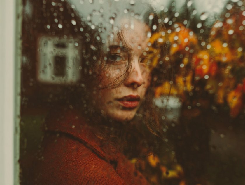Frau Fenster Herbst Regen Frau Fenster Herbst Regen