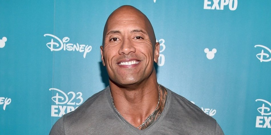 Dwayne Johnson rettet Welpen vorm Ertrinken Dwayne Johnson rettet Welpen vorm Ertrinken