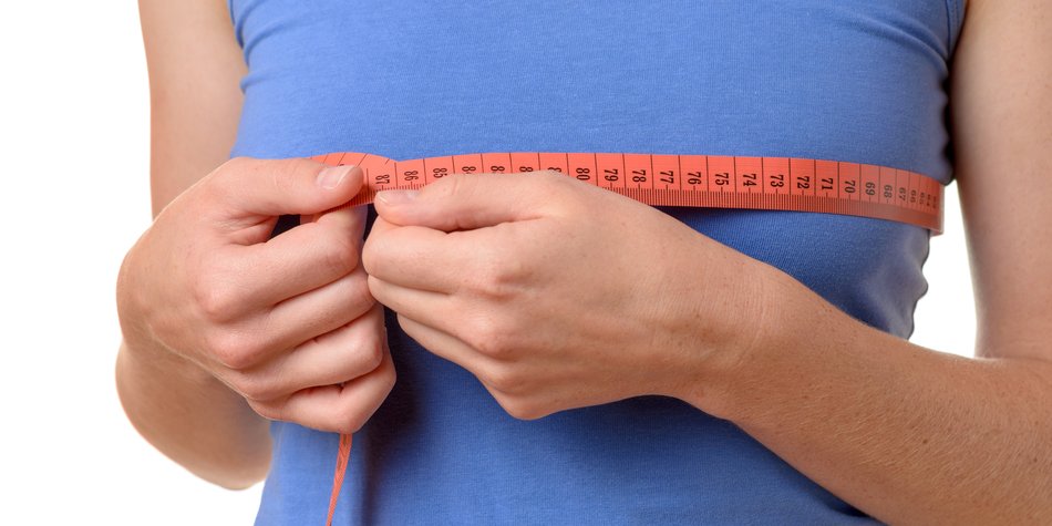 Probleme, die Frauen mit kleinen Brüsten kennen Probleme, die Frauen mit kleinen Brüsten kennen