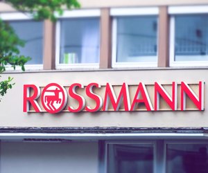 Echte Geheimtipps: 10 Beauty-Produkte von Rossmann findest du nur online