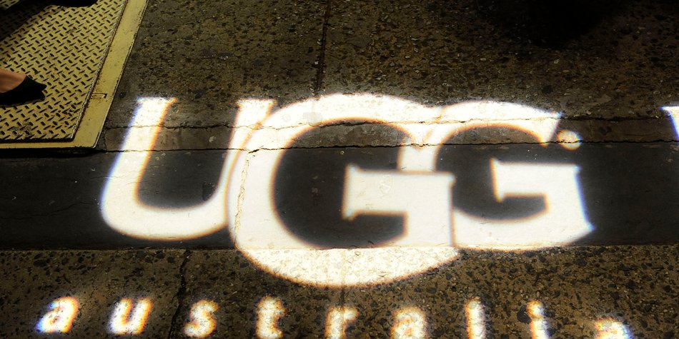 Sommertrend? Ugg macht jetzt auch Fell-Sandalen Sommertrend? Ugg macht jetzt auch Fell-Sandalen