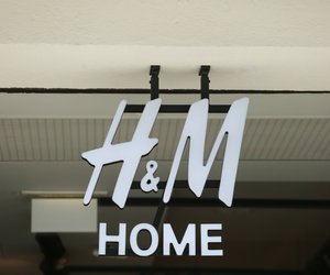 Wie aus dem Designershop: Jeder liebt diese Tischleuchte aus Metall von H&M Home