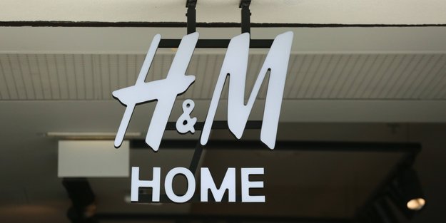 Diese Diese Tischleuchte aus Metall von H&M Home sieht hochpreisig aus