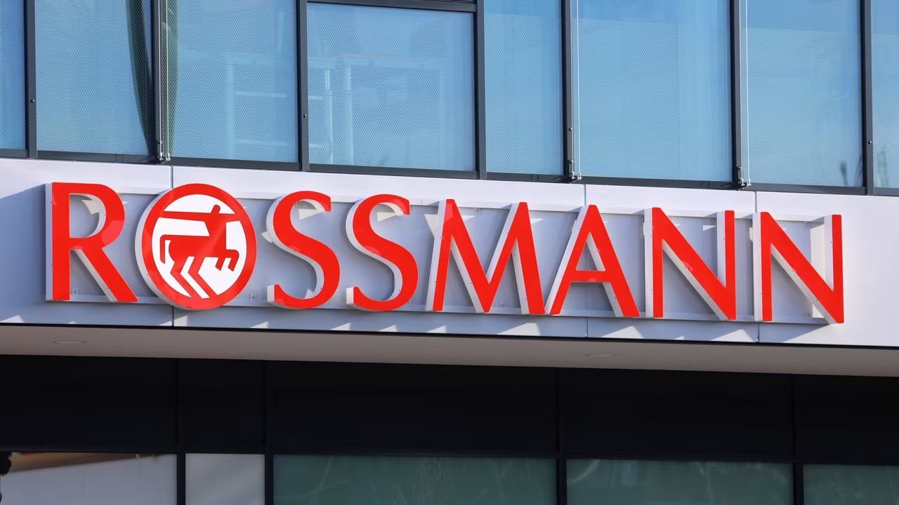 Der Akku-Handventilator von Rossmann sorgt für Abkühlung. Der Akku-Handventilator von Rossmann sorgt für Abkühlung.