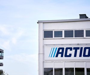 Lass den Frühling bei dir einziehen: So einfach gestaltest du eine bezaubernde DIY-Deko mit Vasen von Action