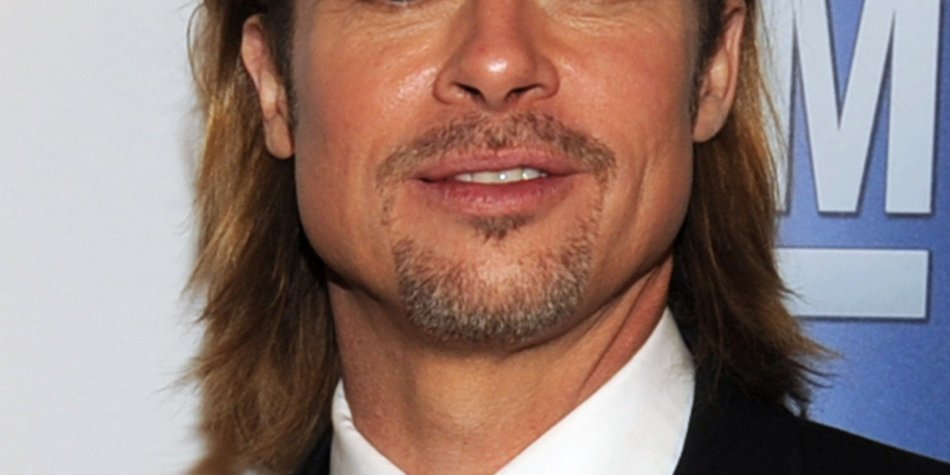 Brad Pitt findet während der Awards Zeit zum Relaxen Brad Pitt findet während der Awards Zeit zum Relaxen