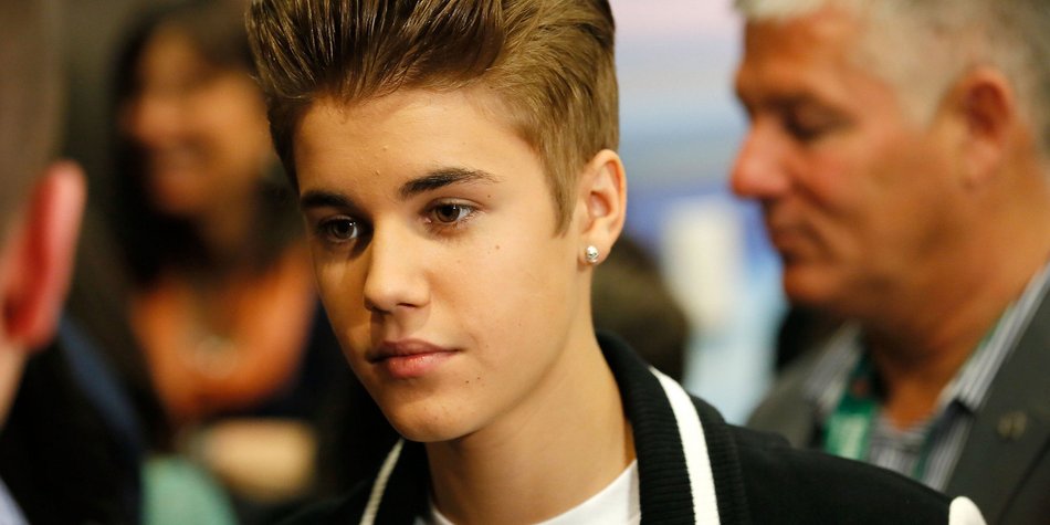 Justin Bieber hat den Highschool-Abschluss Justin Bieber hat den Highschool-Abschluss