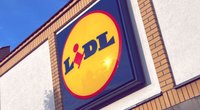 Für kuschelige Abende auf dem Sofa: Diese Lidl-Decke mit Ärmeln ist ein Muss